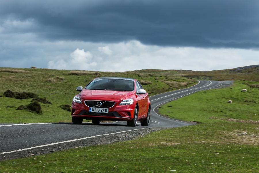  Volvo V40 D3 R-Design 2016 года  (UK) (фото 5 из 30)